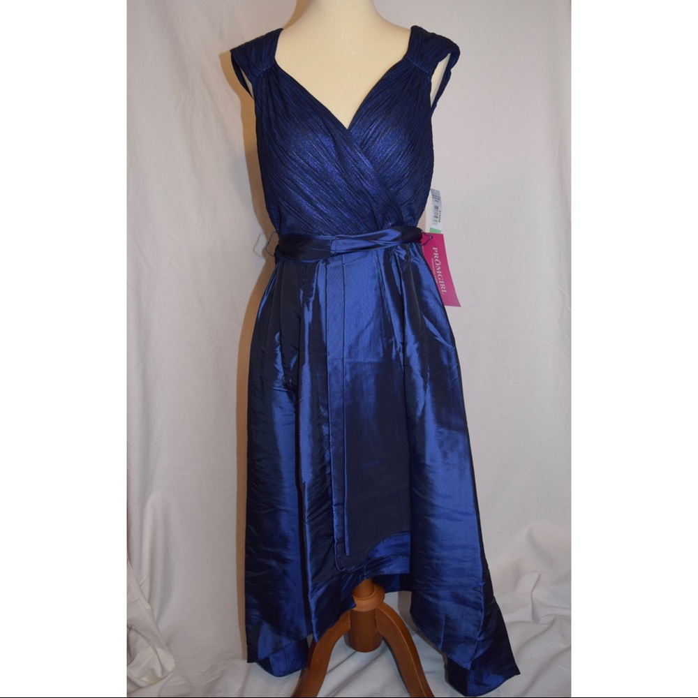 Dress - Picture 2 of 6